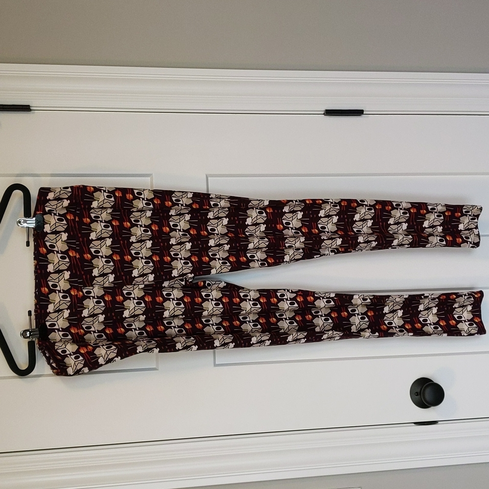 LuLaRoe tall and curvy leggings (take out boxes print)